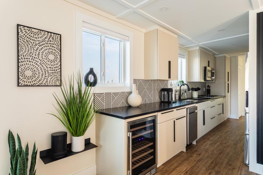 FLOHOM 7 | Harbor Hideaway